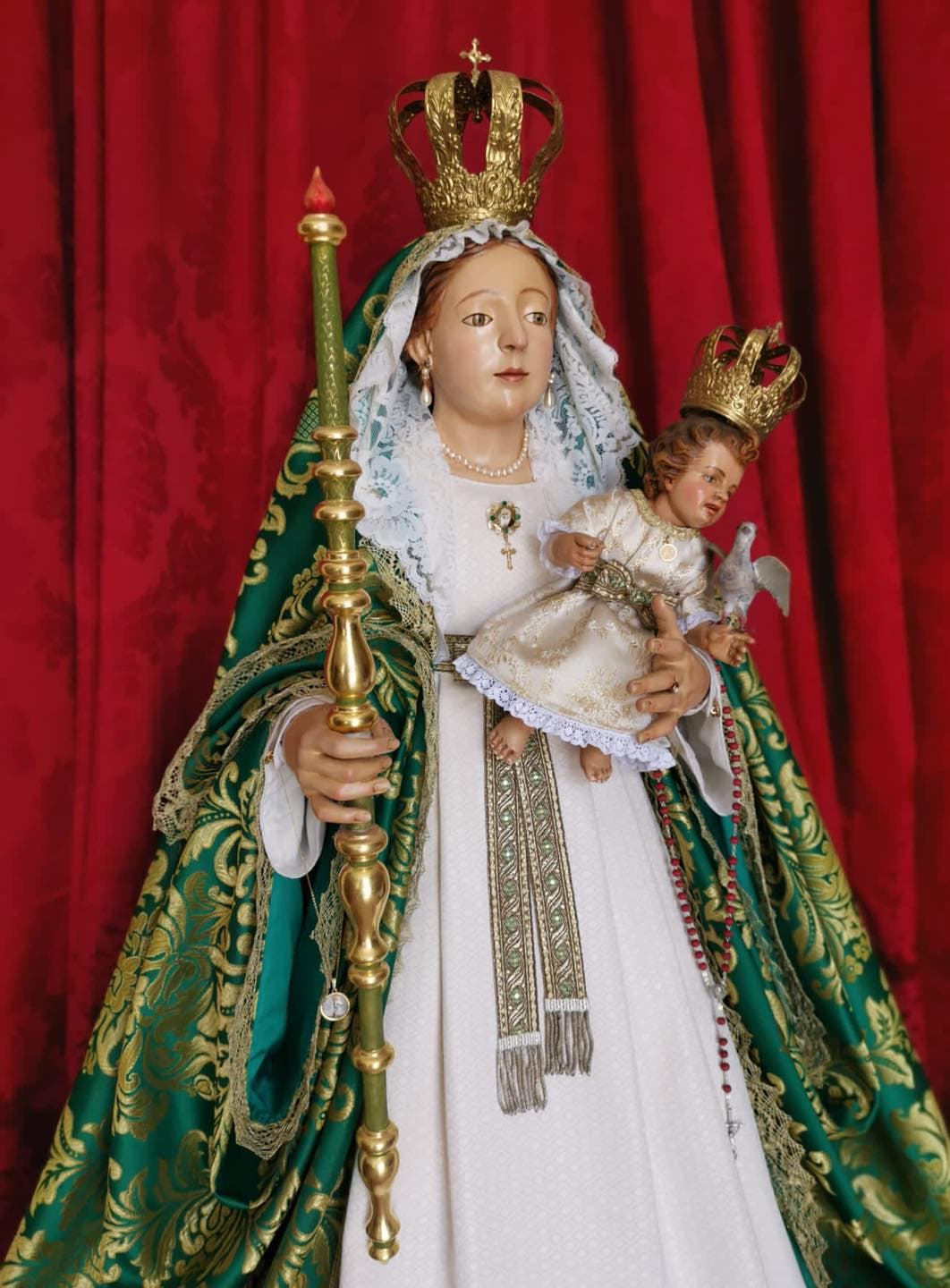 Rosary Prayer at the Capilla de Cruz de Lucio